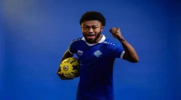 رد وكيل داجلاس أوس على شائعة انتقاله من الأهلي إلى النجم الأحمر